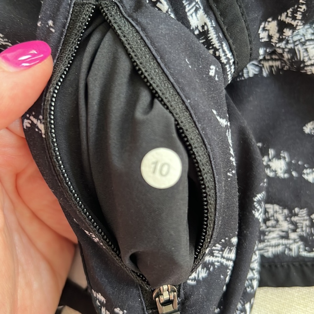Lululemon Tracker Short - Picture 3 of 3